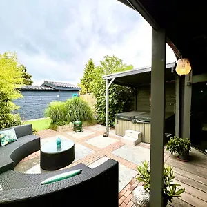 Chalet Buddha Style Family House & Jacuzzi & Sauna Near Amsterdam 