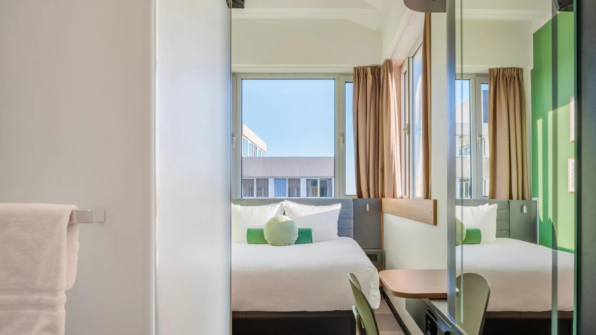 Maxhotel Amsterdam Airport Schiphol - Recently Renovated Hoofddorp 3*,  Holandia