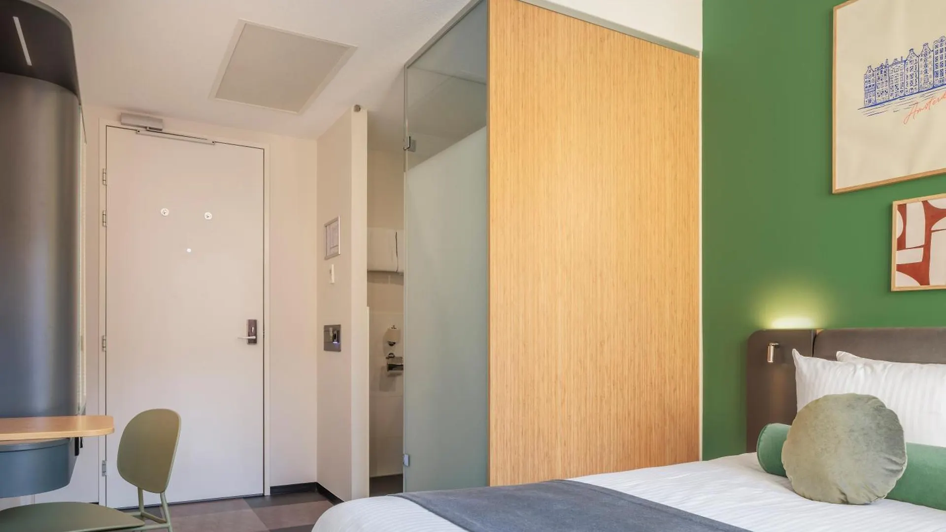 Maxhotel Amsterdam Airport Schiphol - Recently Renovated Hoofddorp
