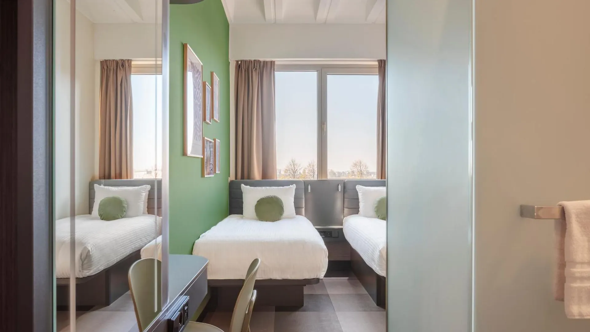 Maxhotel Amsterdam Airport Schiphol - Recently Renovated Hoofddorp 3*,  Holandia