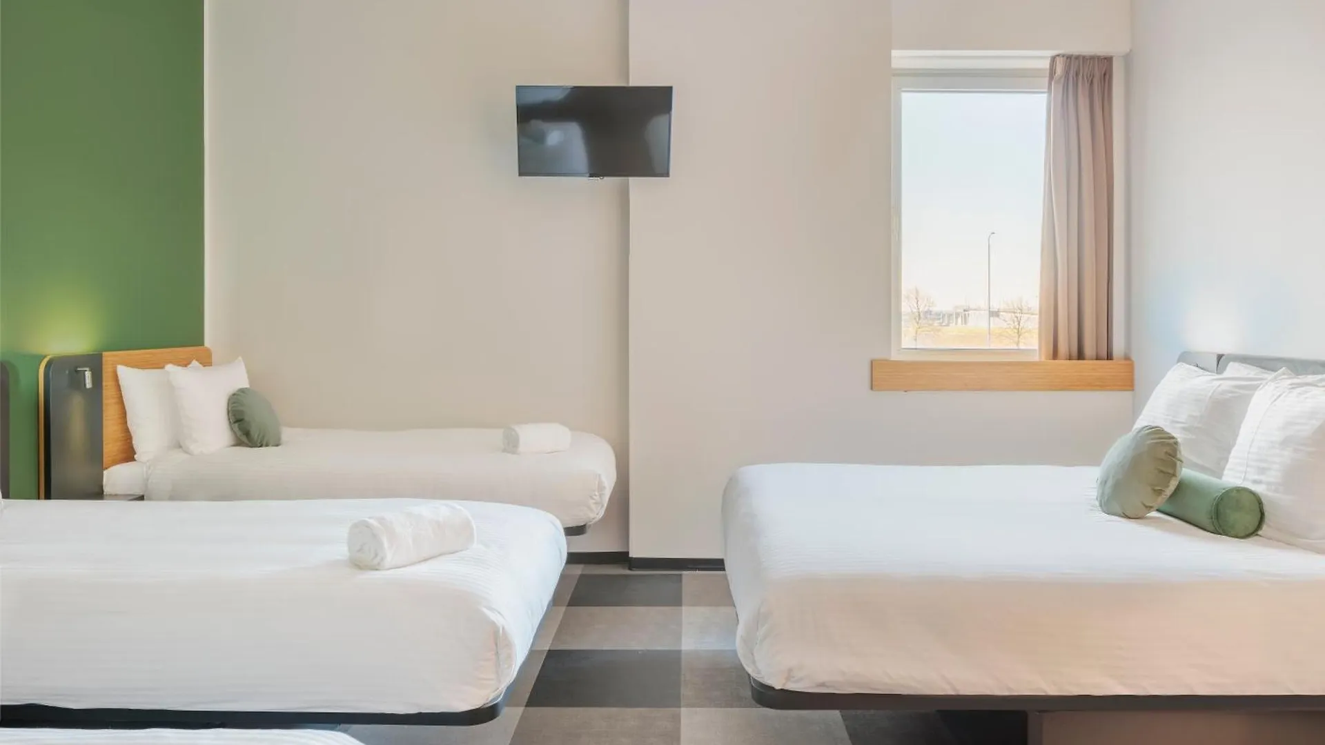 Maxhotel Amsterdam Airport Schiphol - Recently Renovated Hoofddorp 3*,  Holandia