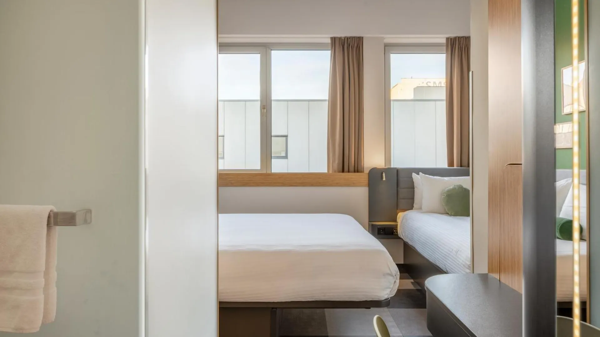 *** Hotel Maxhotel Amsterdam Airport Schiphol - Recently Renovated Hoofddorp Holandia