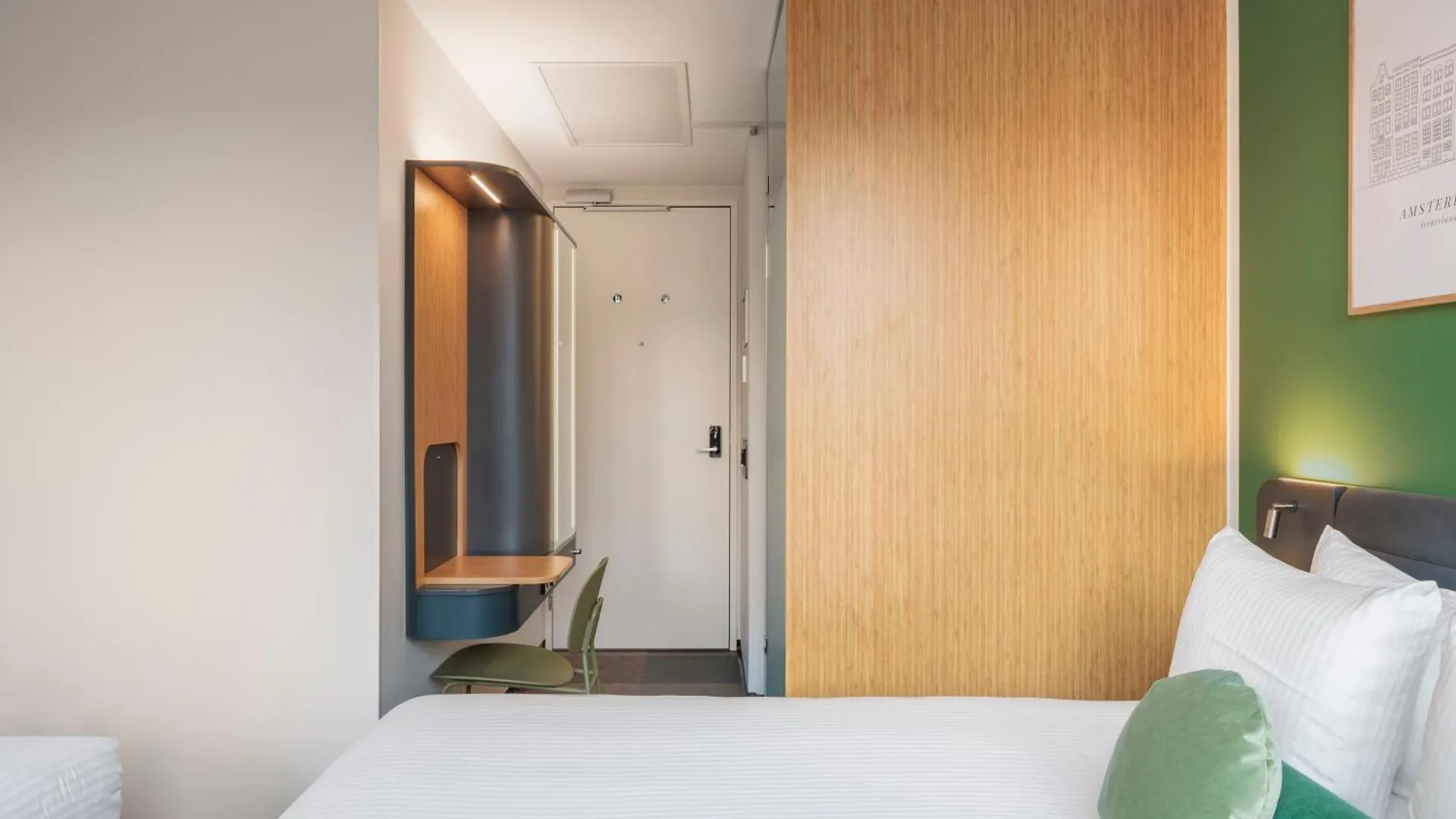 Maxhotel Amsterdam Airport Schiphol - Recently Renovated Hoofddorp Hotel