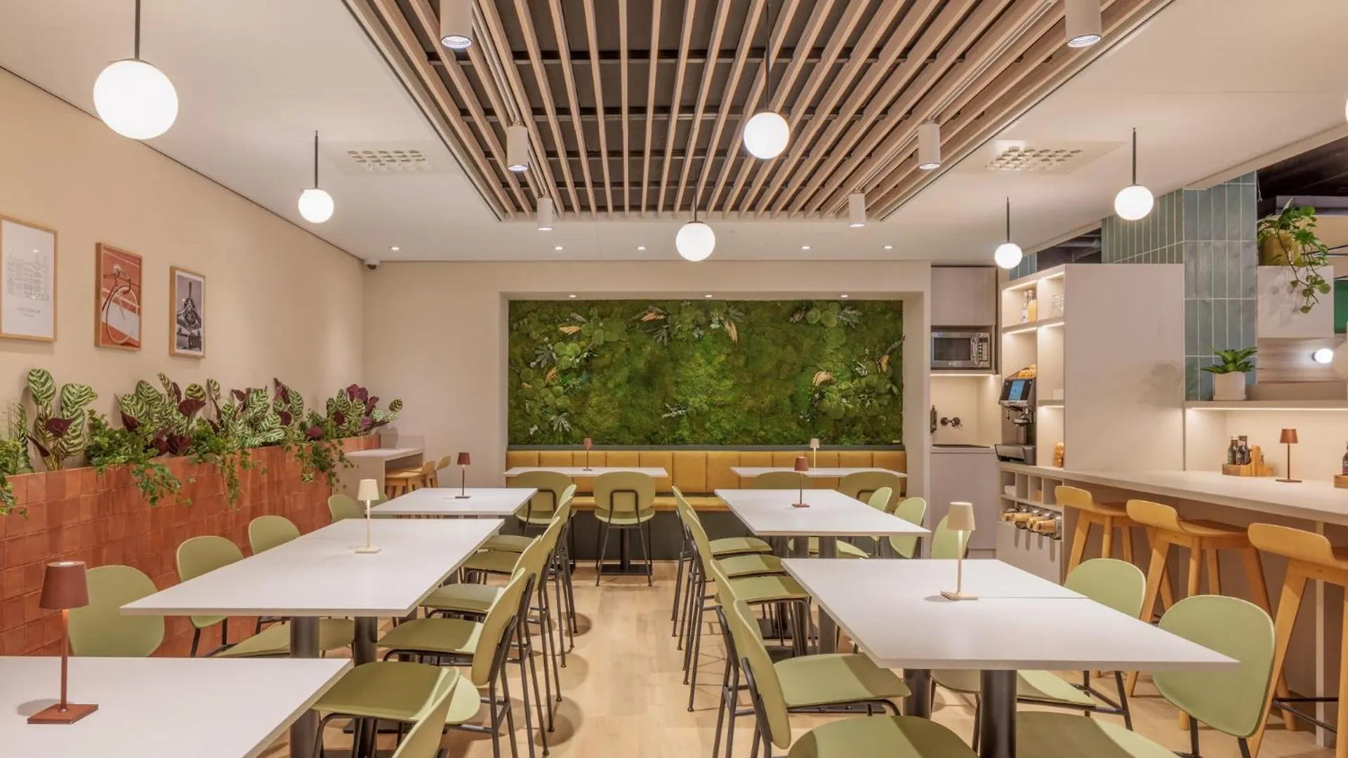 Hotel Maxhotel Amsterdam Airport Schiphol - Recently Renovated Hoofddorp