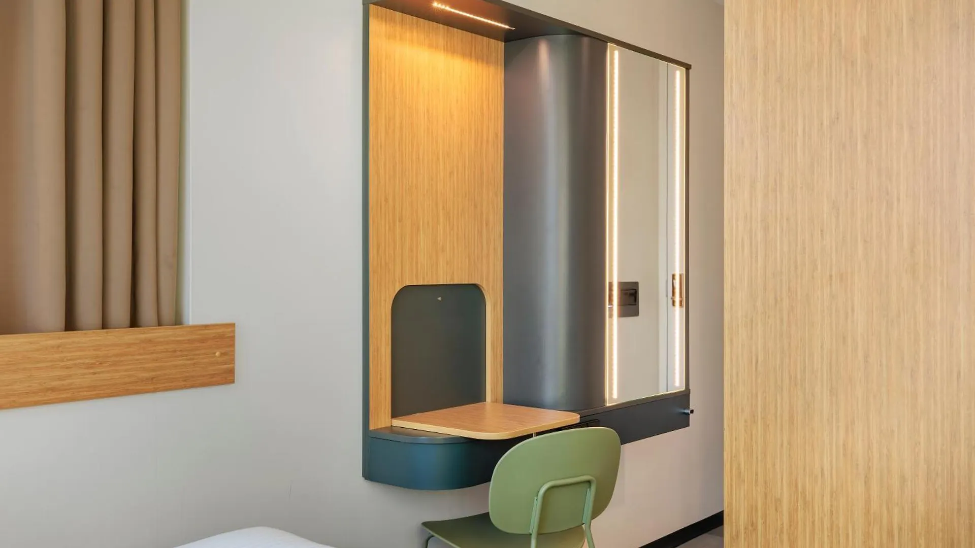 Maxhotel Amsterdam Airport Schiphol - Recently Renovated Хоофддорп