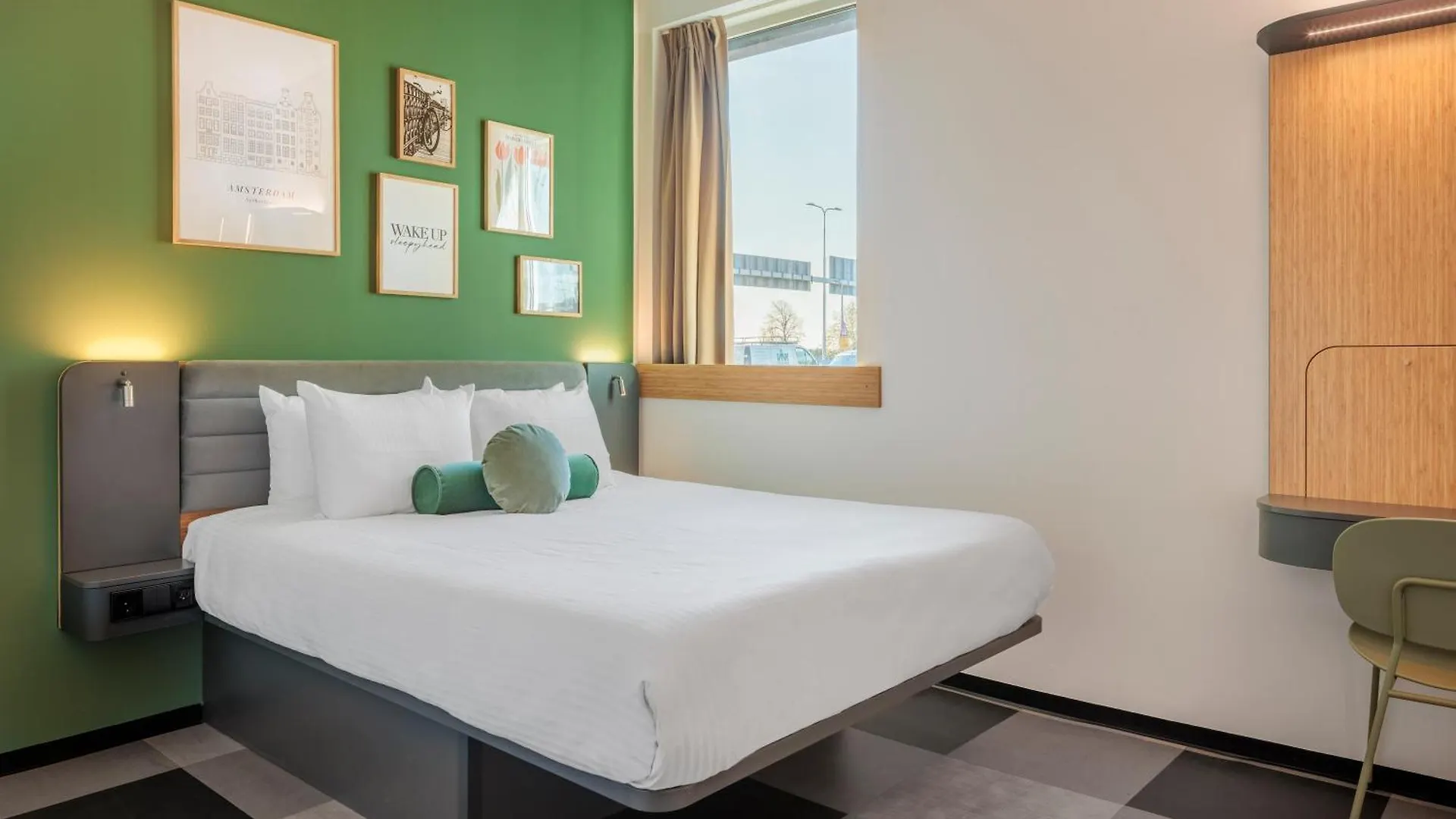 Отель Maxhotel Amsterdam Airport Schiphol - Recently Renovated Хоофддорп