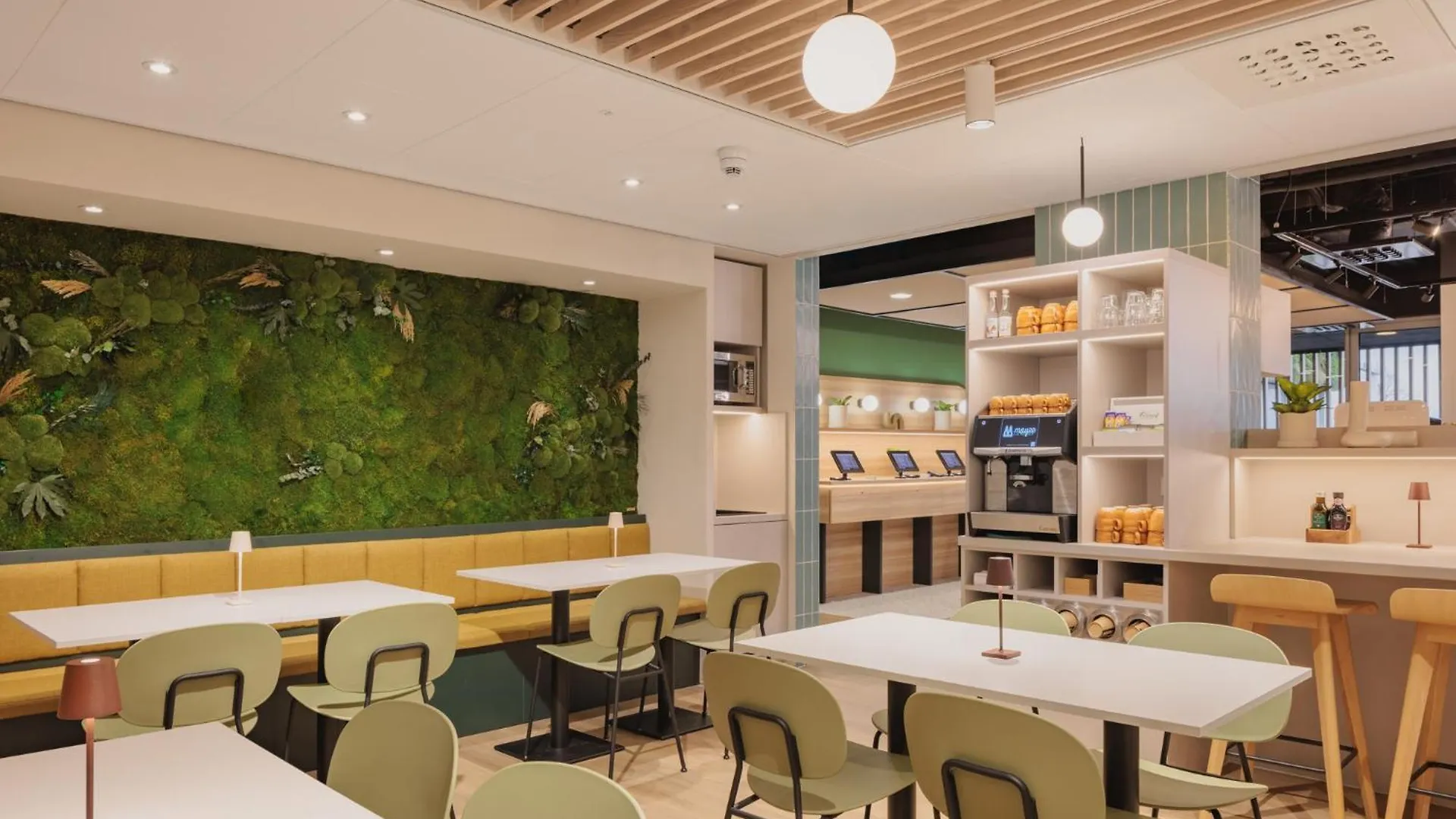 Maxhotel Amsterdam Airport Schiphol - Recently Renovated Хоофддорп Отель