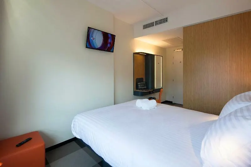 Maxhotel Amsterdam Airport Schiphol - Recently Renovated Хоофддорп Отель